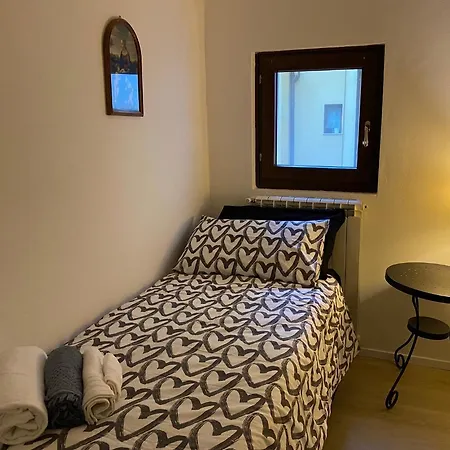 Heart Uffizi - Renovated And Apartament Florencja